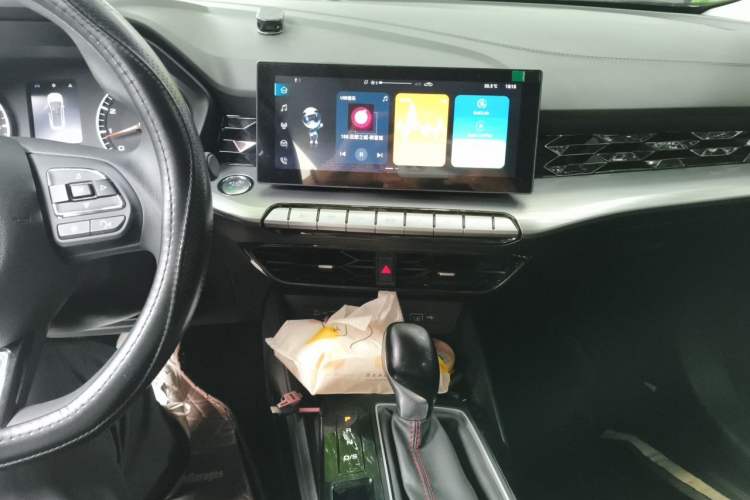 Used MG 5 2023 180 DVVT CVT Fashion Edition Audio And AC Panel