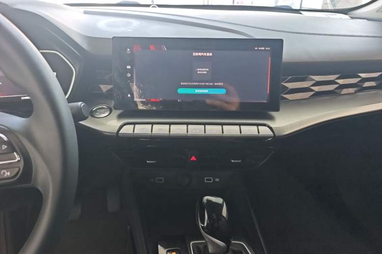 Used MG 5 2023 180 DVVT CVT Luxury Edition Audio And AC Panel