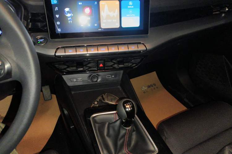 Used MG 5 2023 180 DVVT Manual Fashion Edition Audio And AC Panel