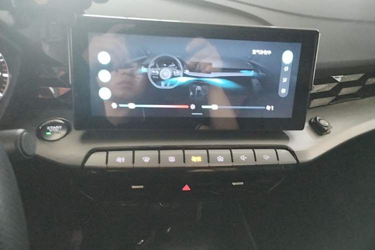Used MG 5 2023 180 DVVT Manual Fashion Edition Audio And AC Panel