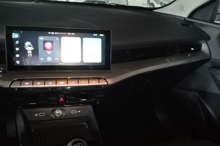 Used MG 5 2023 180 DVVT Manual Fashion Edition Audio And AC Panel