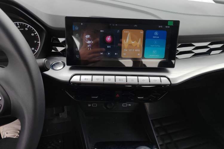 Used MG 5 2023 180 DVVT Manual Fashion Edition Audio And AC Panel