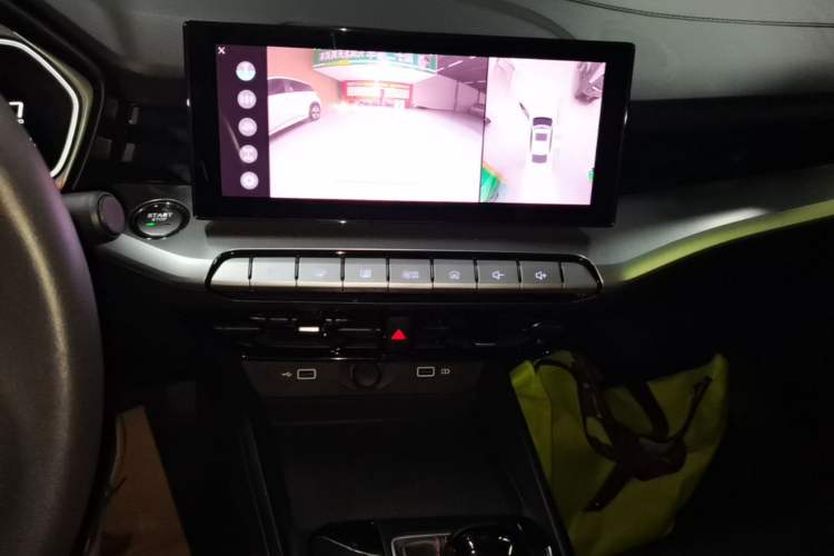 Used MG 5 2023 180 DVVT CVT Luxury Edition Audio And AC Panel