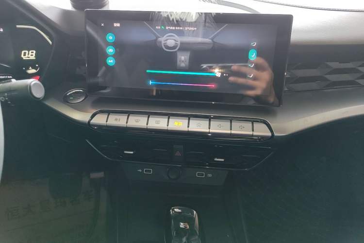 Used MG 5 2023 180 DVVT CVT Luxury Edition Audio And AC Panel