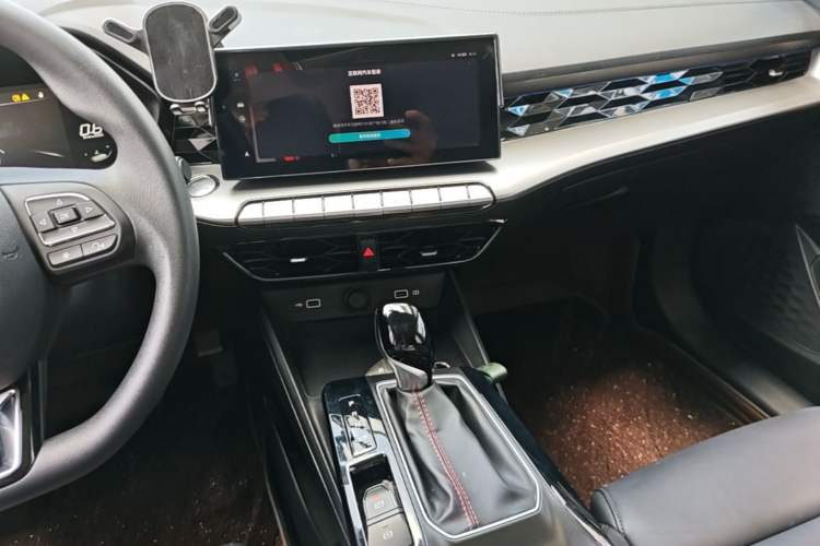 Used MG 5 2023 180 DVVT CVT Luxury Edition Audio And AC Panel