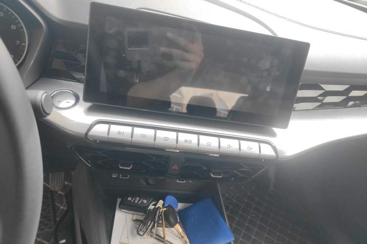 Used MG 5 2023 180 DVVT Manual Fashion Edition Audio And AC Panel