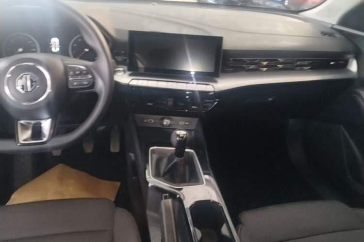 Used MG 5 2023 180 DVVT Manual Fashion Edition Audio And AC Panel