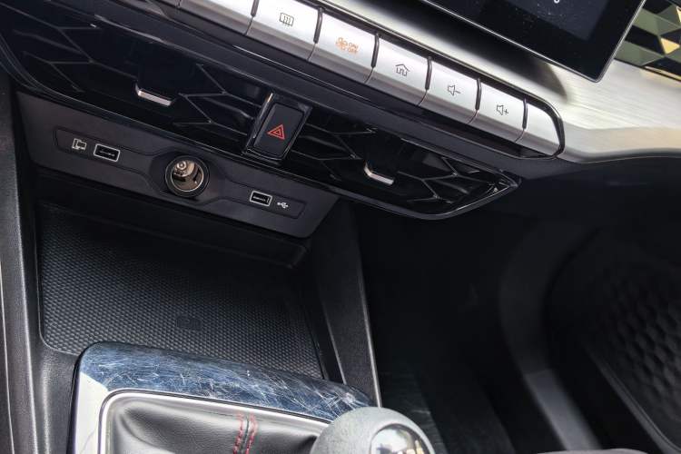 Used MG 5 2023 180 DVVT Manual Fashion Edition Audio And AC Panel