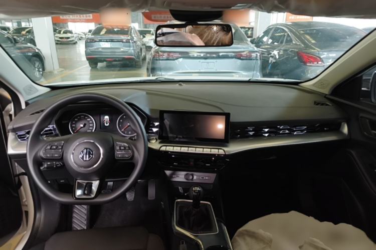Used MG 5 2023 Facelift Model 180DVVT Manual Fashion Edition Center Console