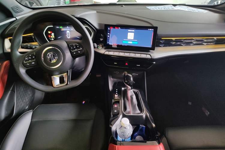 Used MG 5 2023 180 DVVT CVT Luxury Edition Center Console