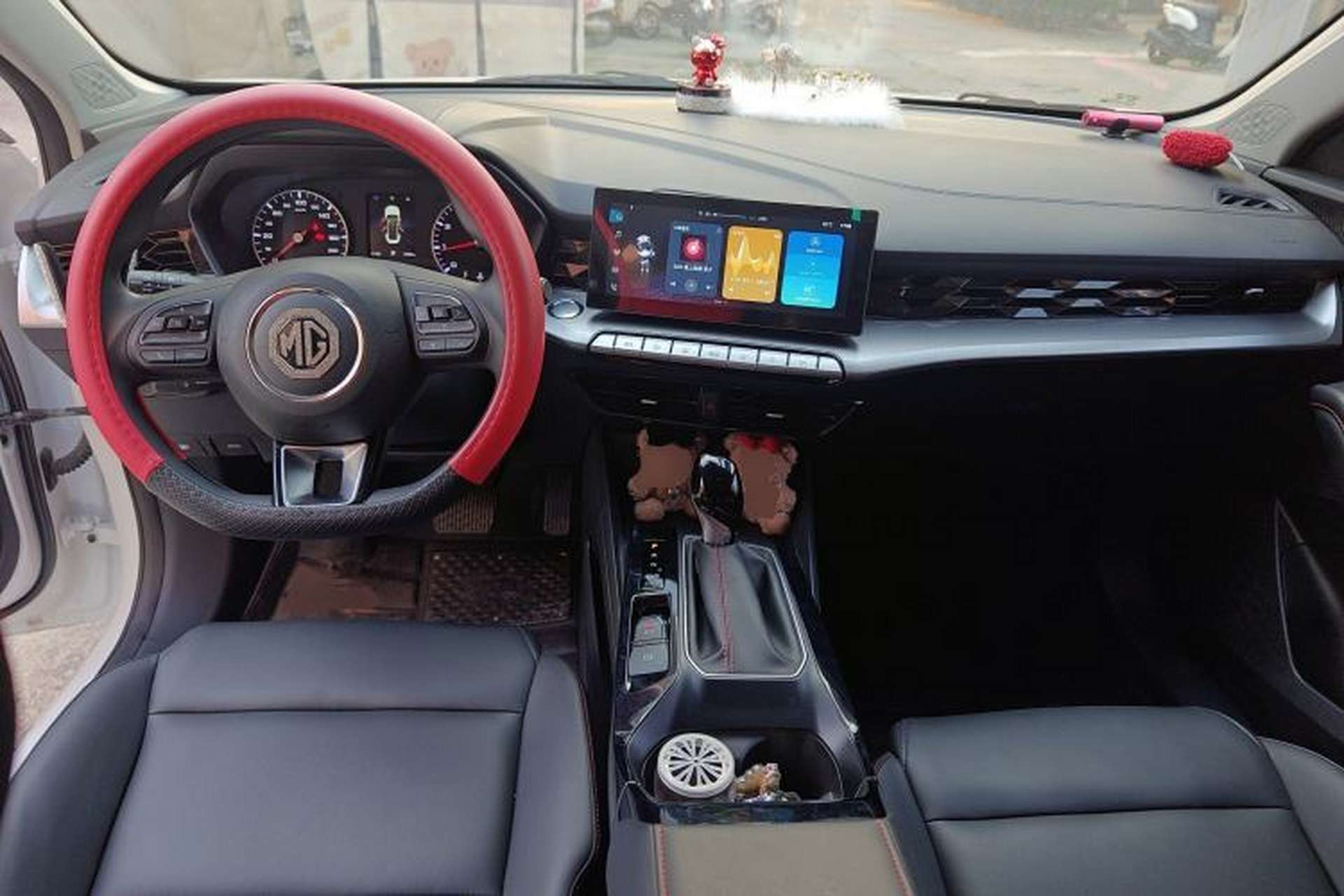 Used MG 5 2023 180 DVVT CVT Luxury Edition Center Console