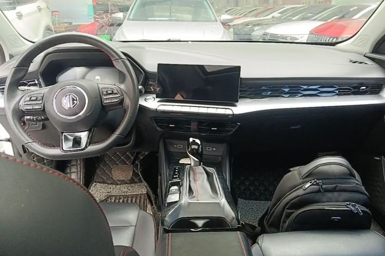 Used MG 5 2023 180 DVVT CVT Flagship Edition Center Console