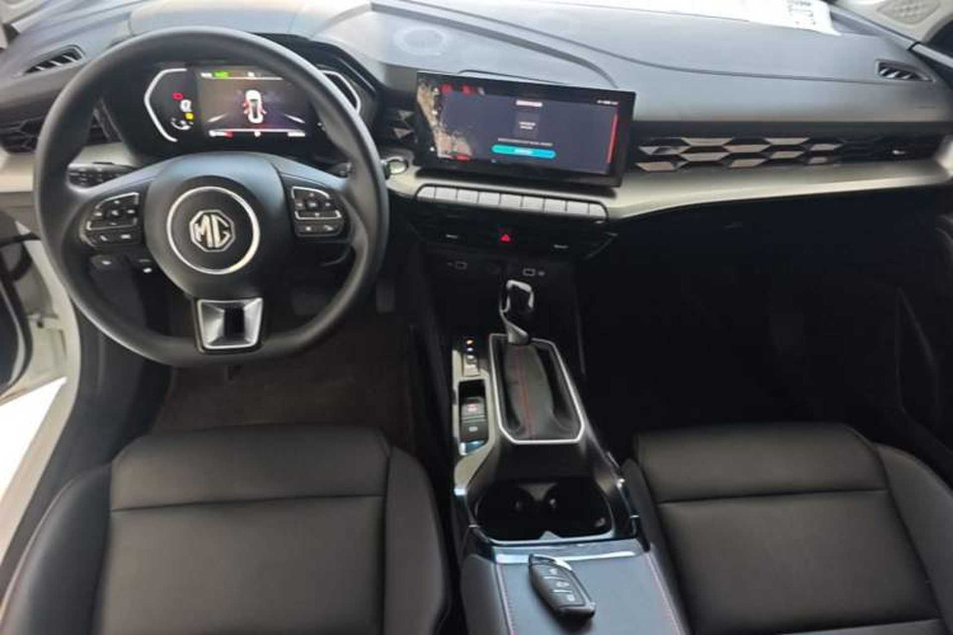Used MG 5 2023 180 DVVT CVT Luxury Edition Center Console