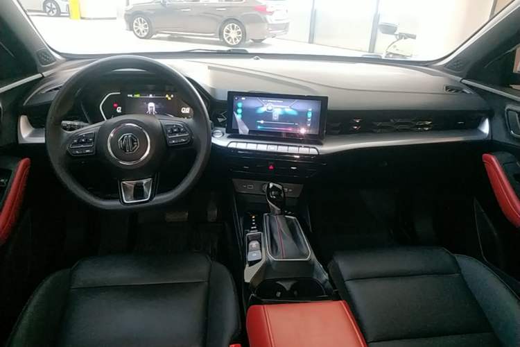 Used MG 5 2023 180 DVVT CVT Luxury Edition Center Console