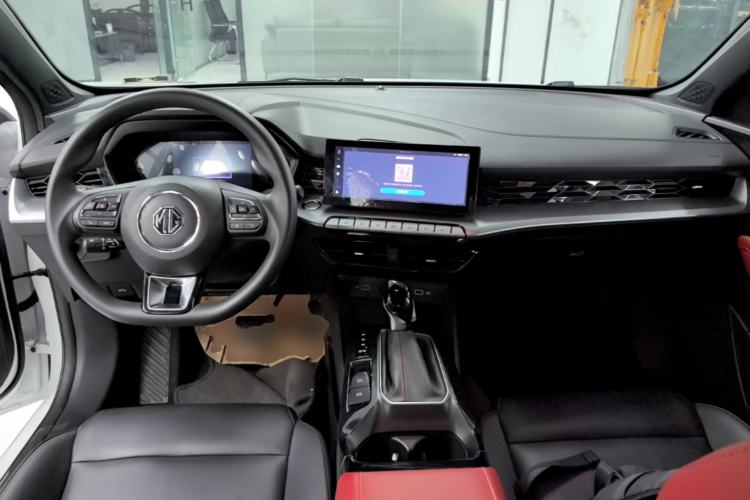 Used MG 5 2023 180 DVVT CVT Luxury Edition Center Console
