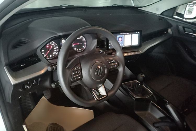 Used MG 5 2023 180 DVVT Manual Fashion Edition Center Console