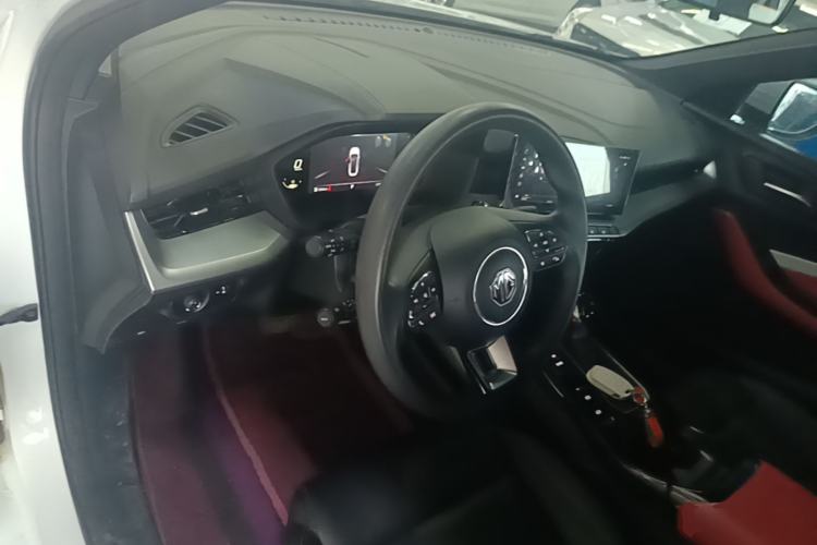 Used MG 5 2023 180 DVVT CVT Luxury Edition Center Console