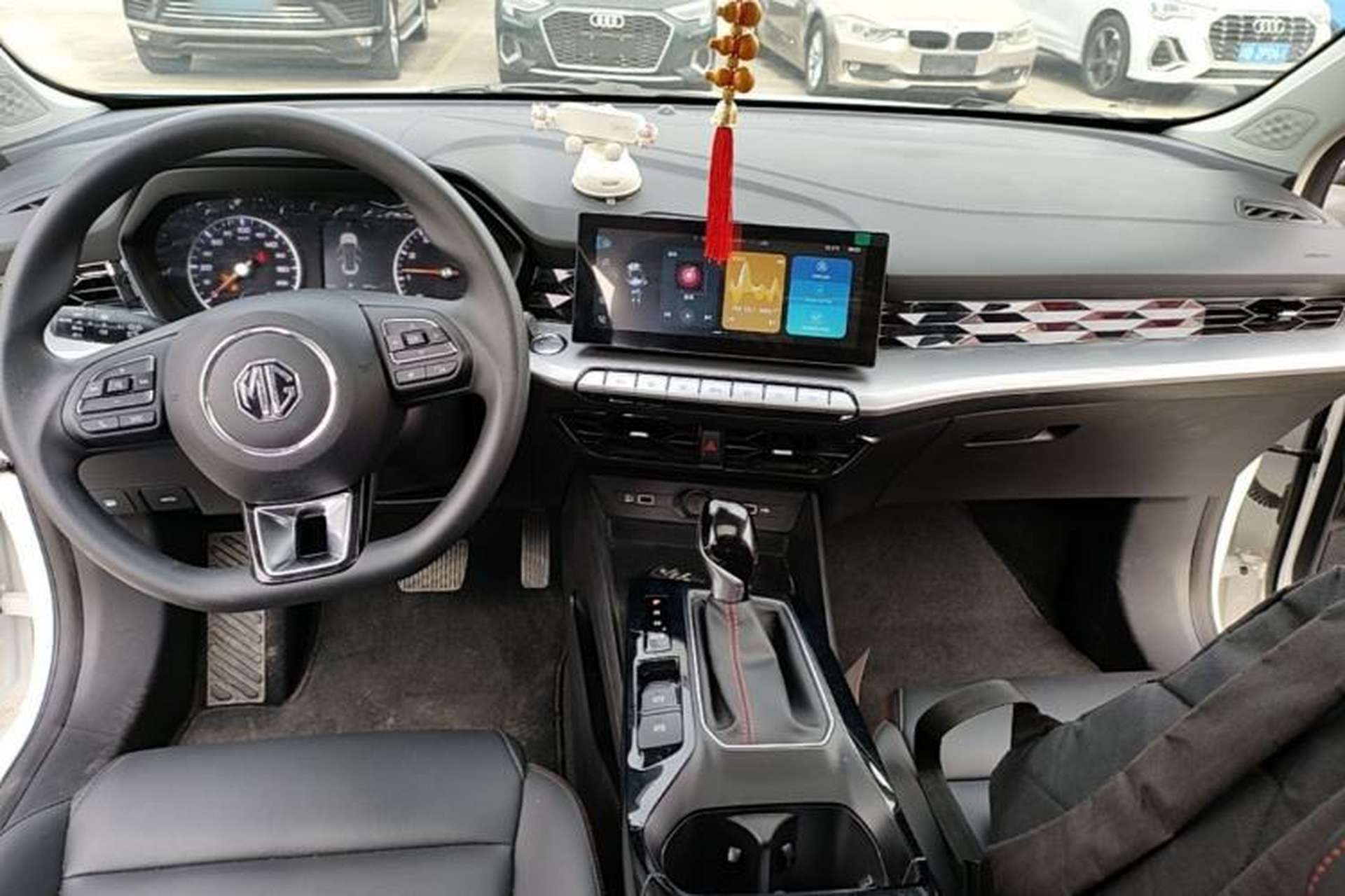 Used MG 5 2023 180 DVVT CVT Fashion Edition Center Console