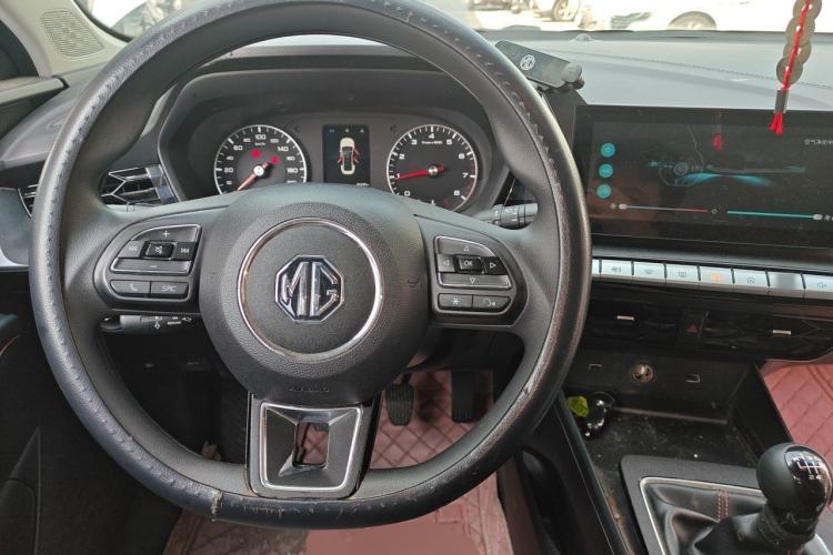 Used MG 5 2023 180 DVVT Manual Luxury Edition Center Console