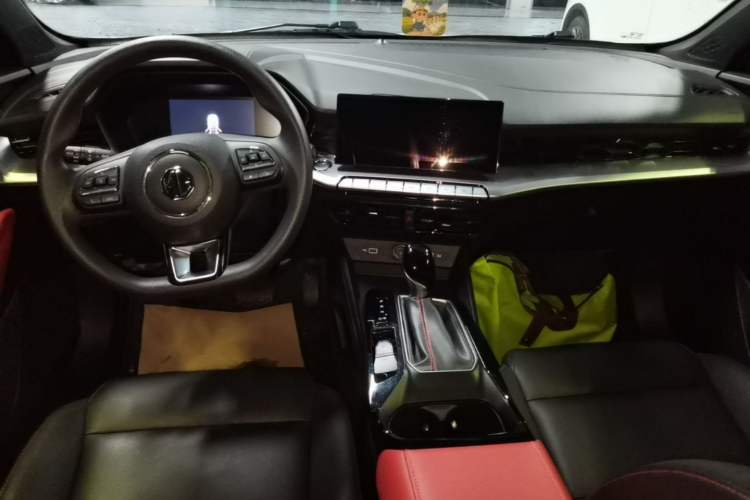 Used MG 5 2023 180 DVVT CVT Luxury Edition Center Console