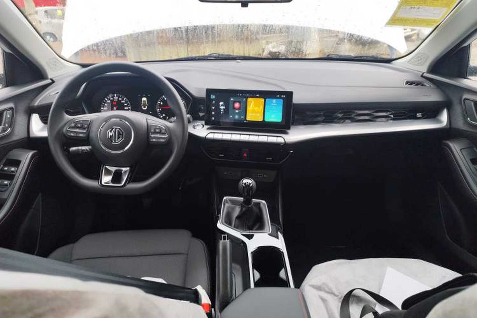 Used MG 5 2023 Facelift Model 180DVVT Manual Fashion Edition Center Console