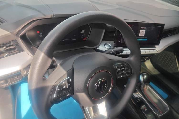 Used MG 5 2023 180 DVVT CVT Luxury Edition Center Console