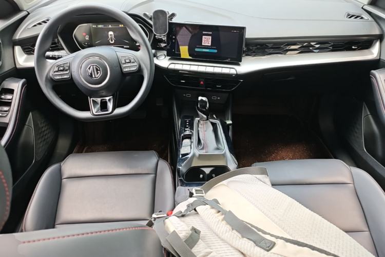 Used MG 5 2023 180 DVVT CVT Luxury Edition Center Console