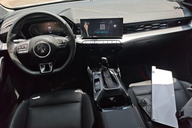 Used MG 5 2023 180 DVVT CVT Luxury Edition Center Console