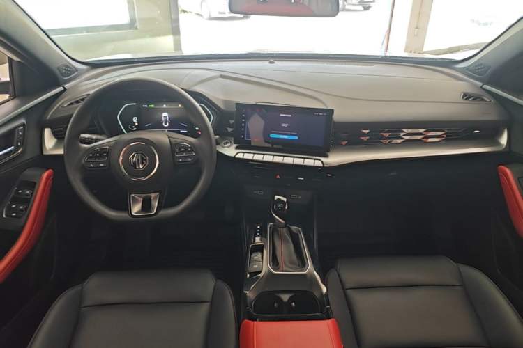 Used MG 5 2023 180 DVVT CVT Luxury Edition Center Console