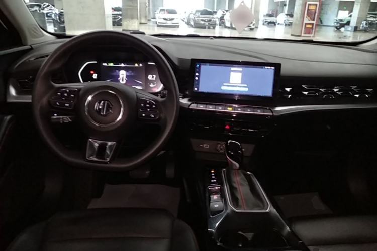 Used MG 5 2023 180 DVVT CVT Luxury Edition Center Console