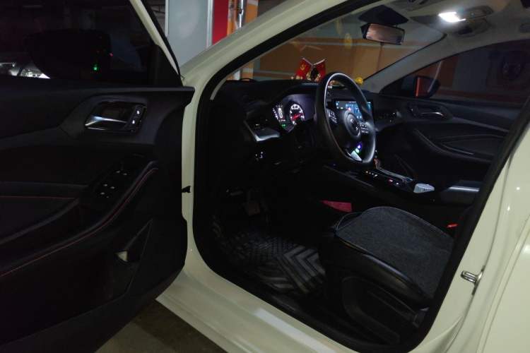 Used MG 5 2023 180 DVVT CVT Luxury Edition Driver Seat