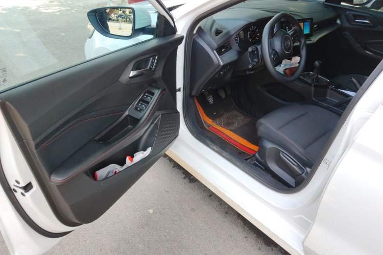 Used MG 5 2023 180 DVVT Manual Fashion Edition Driver Seat