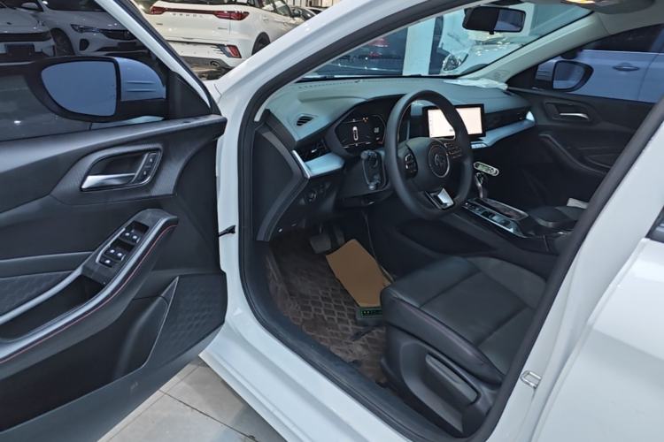 Used MG 5 2023 180 DVVT CVT Luxury Edition Driver Seat