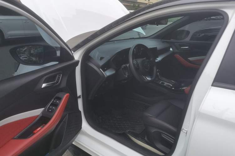 Used MG 5 2023 180 DVVT CVT Luxury Edition Driver Seat