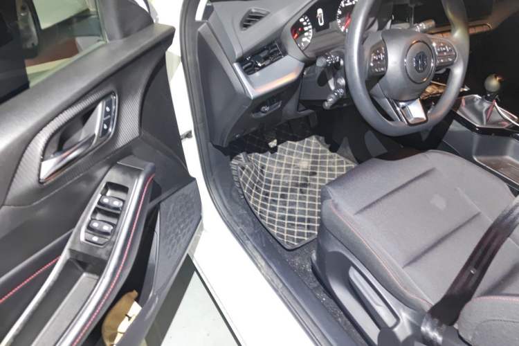 Used MG 5 2023 180 DVVT Manual Fashion Edition Driver Seat