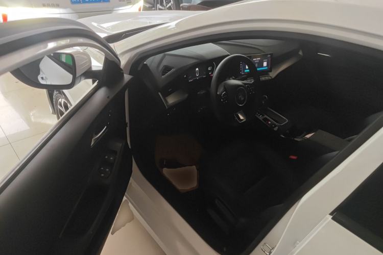 Used MG 5 2023 180 DVVT CVT Luxury Edition Driver Seat