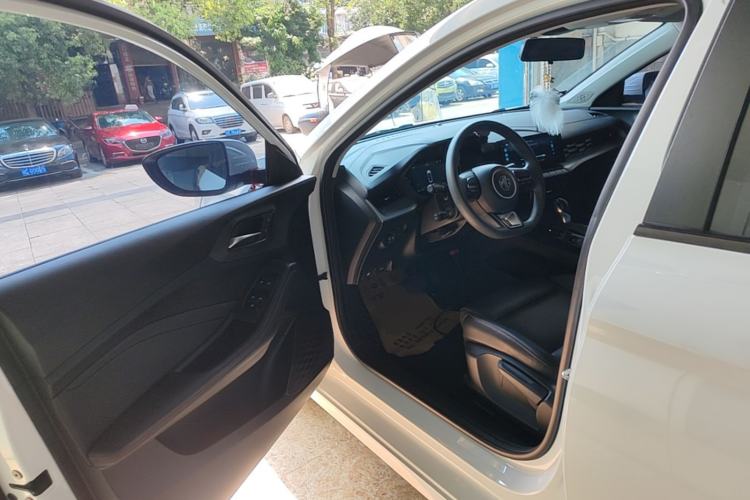 Used MG 5 2023 180 DVVT CVT Luxury Edition Driver Seat