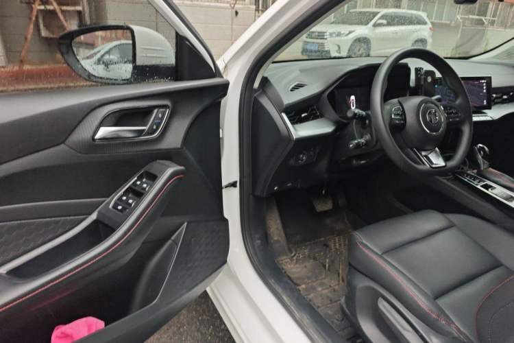 Used MG 5 2023 180 DVVT CVT Luxury Edition Driver Seat