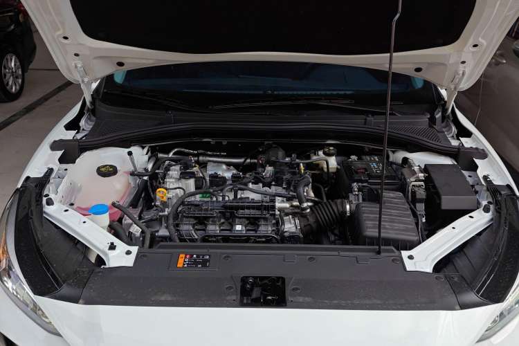 Used MG 5 2023 180 DVVT CVT Luxury Edition Engine Bay
