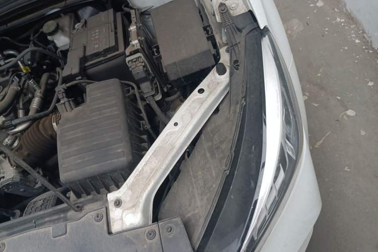 Used MG 5 2023 180 DVVT CVT Fashion Edition Engine Bay Left