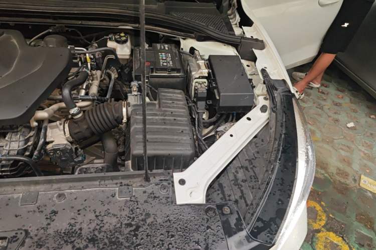 Used MG 5 2023 180 DVVT CVT Luxury Edition Engine Bay Left