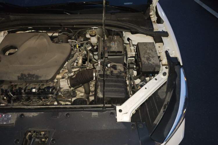 Used MG 5 2023 180 DVVT CVT Luxury Edition Engine Bay Left
