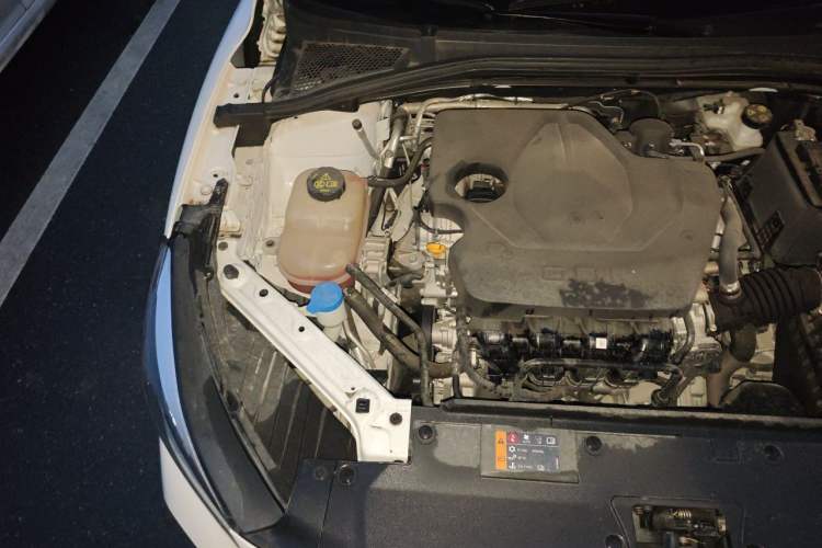 Used MG 5 2023 180 DVVT CVT Luxury Edition Engine Bay Right