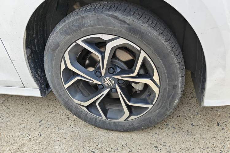 Used MG 5 2023 180 DVVT CVT Luxury Edition Exterior 1