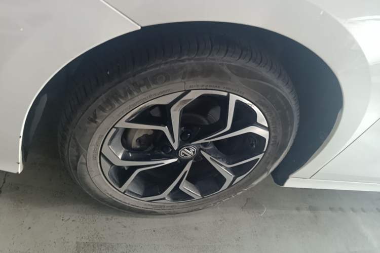 Used MG 5 2023 180 DVVT CVT Luxury Edition Exterior 4