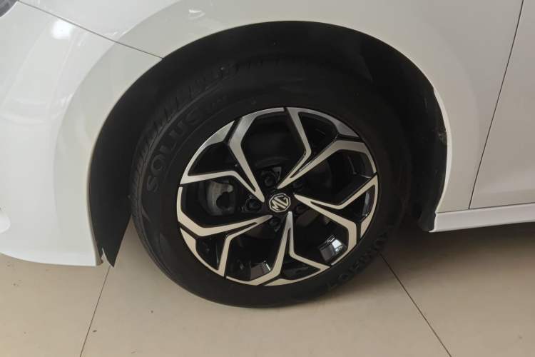 Used MG 5 2023 180 DVVT CVT Luxury Edition Exterior 4