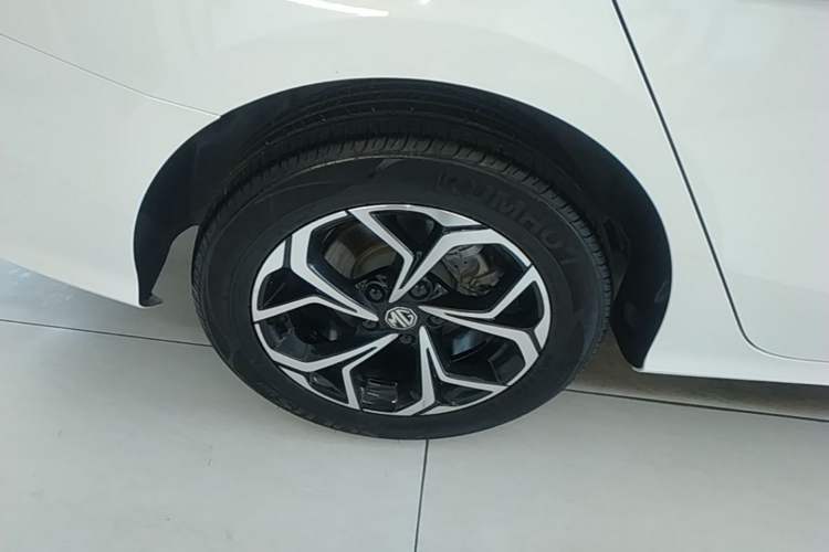 Used MG 5 2023 180 DVVT CVT Luxury Edition Exterior 5