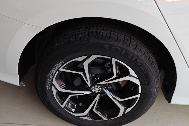 Used MG 5 2023 180 DVVT CVT Luxury Edition Exterior 8