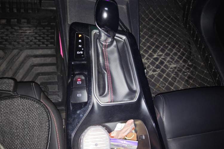 Used MG 5 2023 180 DVVT CVT Luxury Edition Gear Lever