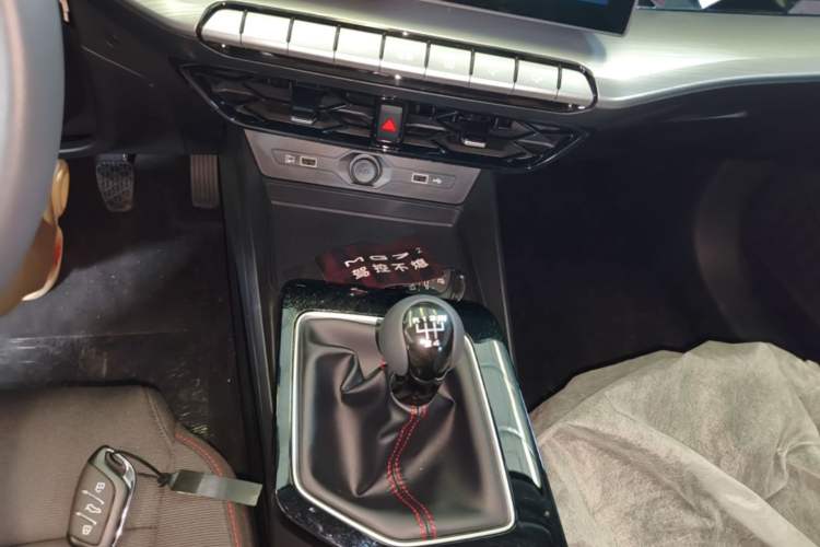 Used MG 5 2023 Facelift Model 180DVVT Manual Fashion Edition Gear Lever